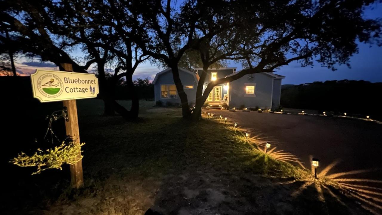 Hill Country Highland'S Bluebonnet Cottage Марбл-Фолс Экстерьер фото